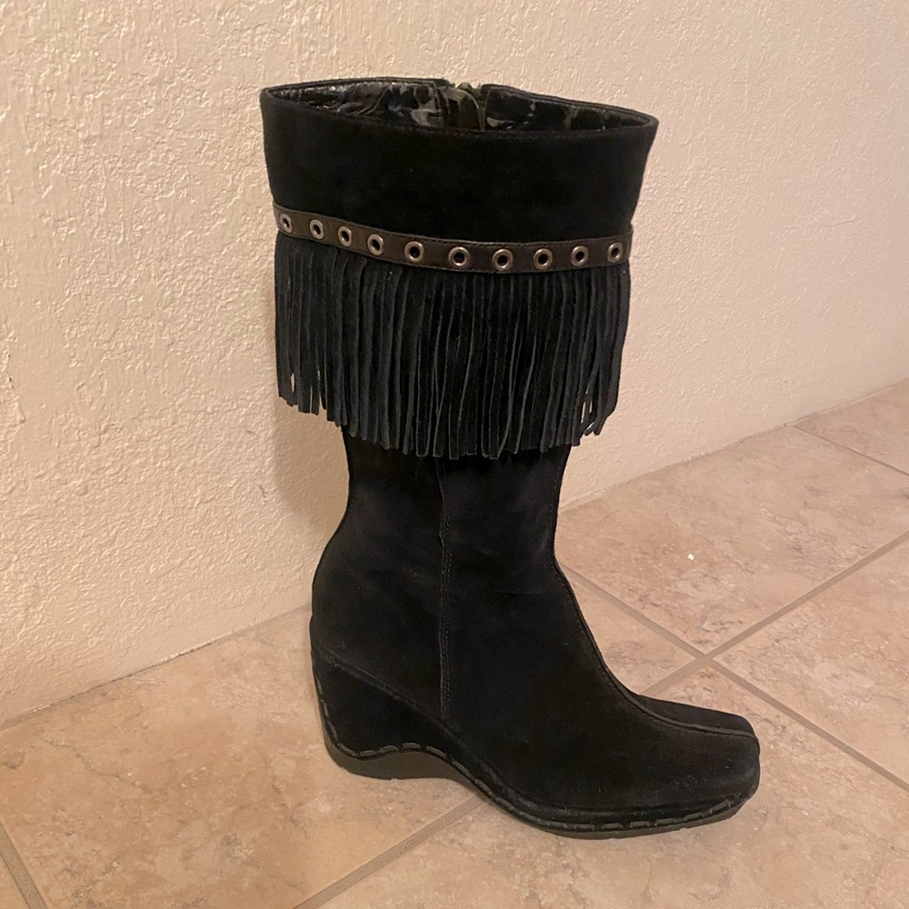 Suede fringe boots